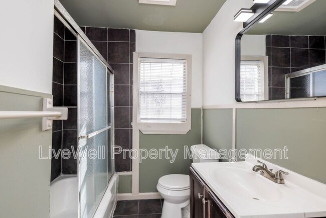 Building Photo - 408 Miles Ave