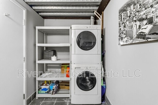 Building Photo - 1111 Osage St