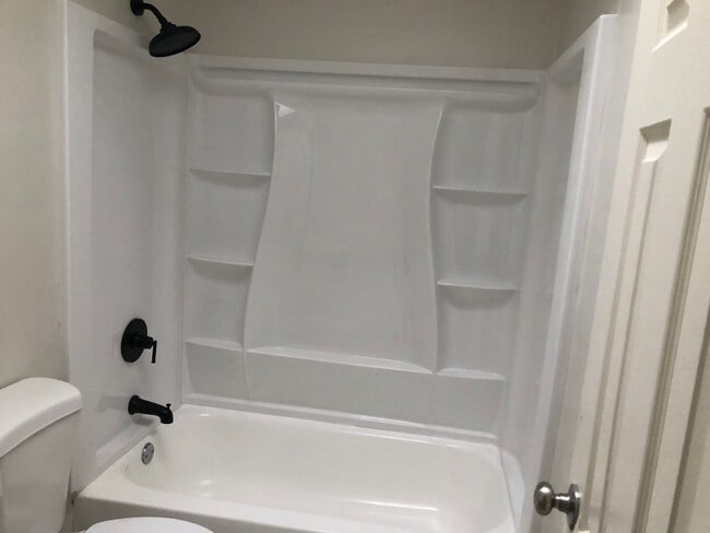 Building Photo - Renovated 2bed 2bath in Middle River