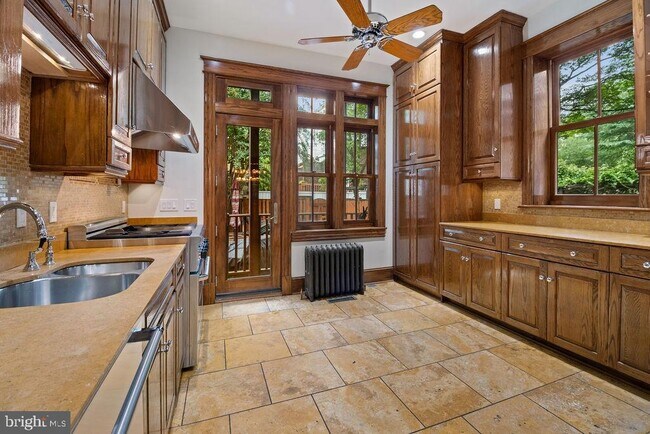 Building Photo - 1120 East Capitol St NE