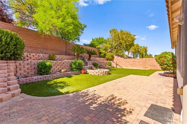 Building Photo - 11764 Golden Moments Ave