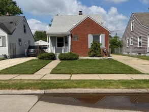 Building Photo - 3bd Bungalow w/basement