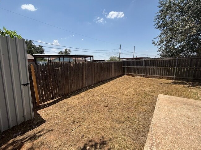 Building Photo - 1 bed 1 bath duplex unit