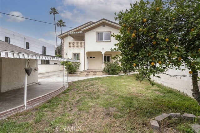 Building Photo - 918 E Valencia Ave