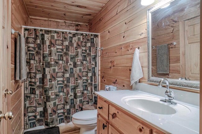 Building Photo - 54 Henderson Ln