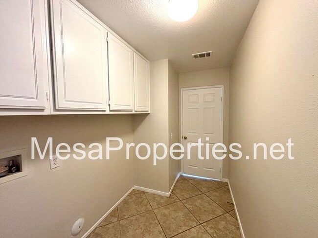 Building Photo - 13720 Thrush Ct