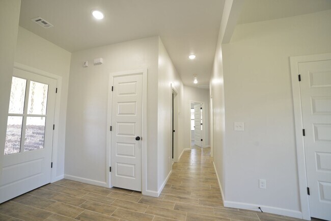 Building Photo - Brand New Home in Washington!