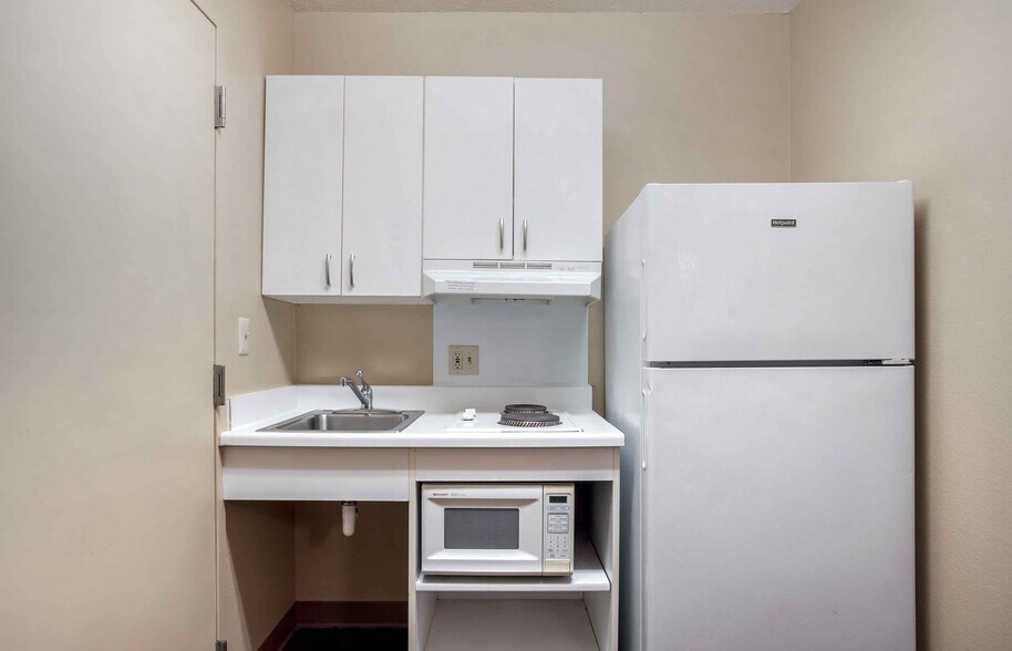 Building Photo - Furnished Studio-Dallas - Coit Road