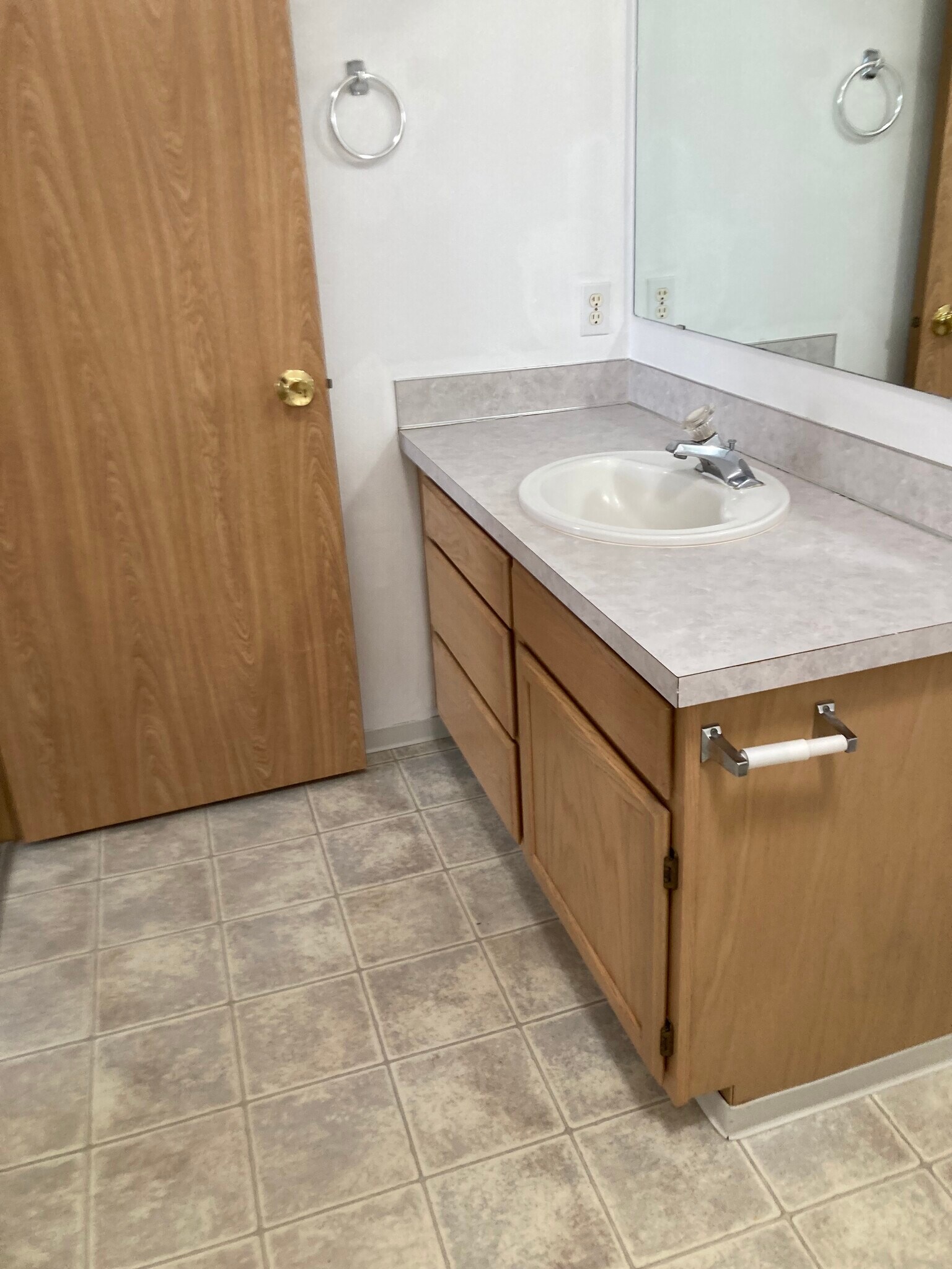 Primary bath - 333 NW Parr Dr