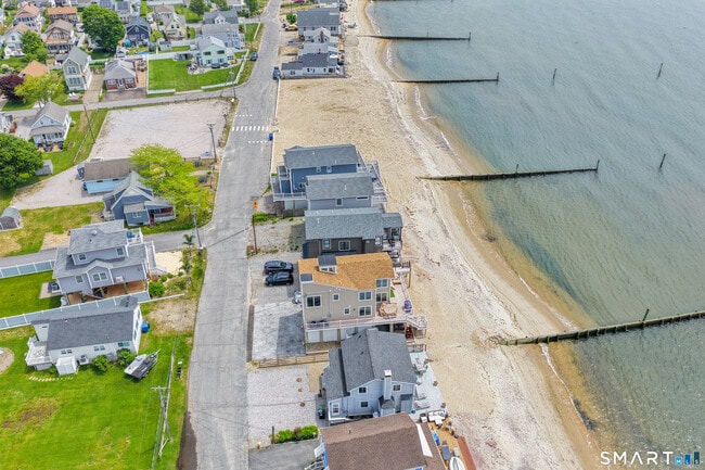 Building Photo - 33 Beach Rd W