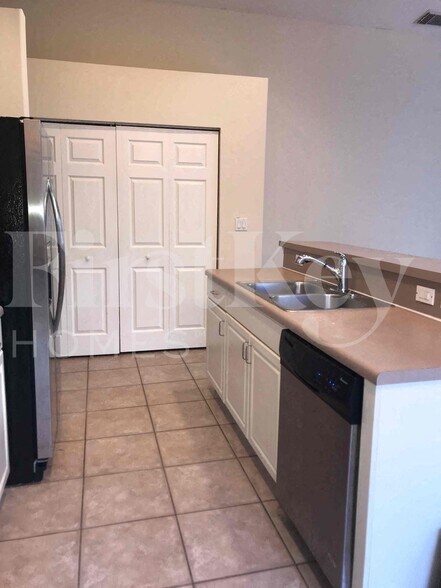 Building Photo - 2851 SW 193rd Terrace