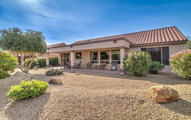 Building Photo - 15567 W Coral Pointe Dr