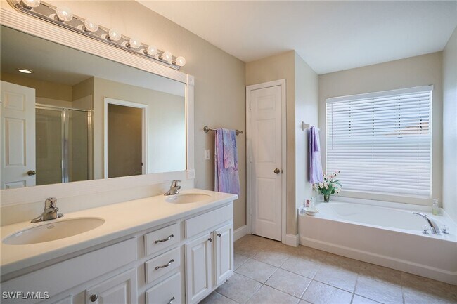 Building Photo - 2059 Willow Branch Dr