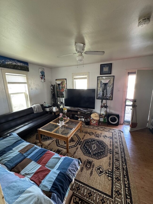 Building Photo - One Bedroom Cottage Available in Louisvill...
