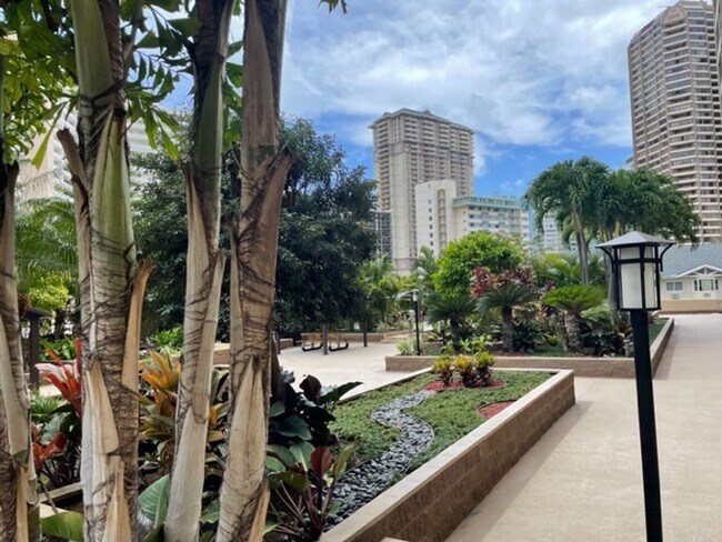 Building Photo - Available on 8/1/25, 600 sqft, 1 Bedroom, ...