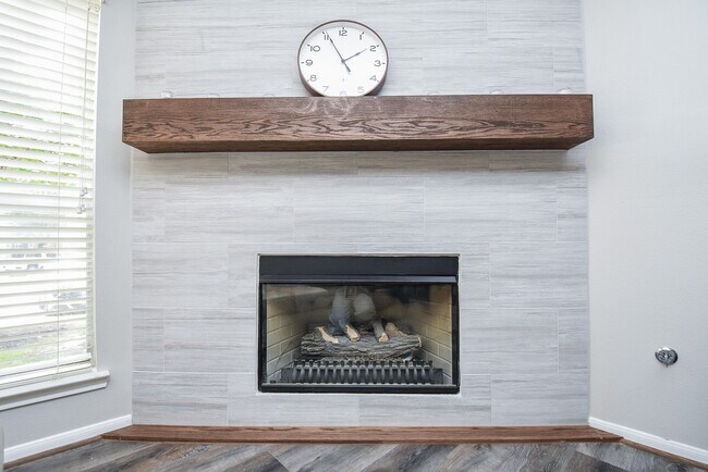 Building Photo - 8051 Bay Branch Dr