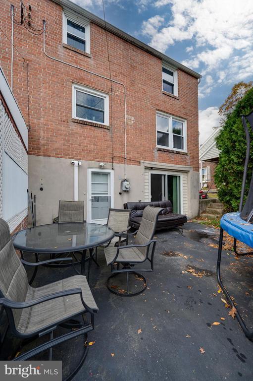 Building Photo - 117 E Broad St