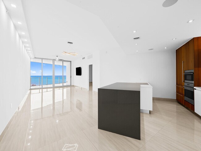 Building Photo - 701 N Fort Lauderdale Beach Blvd
