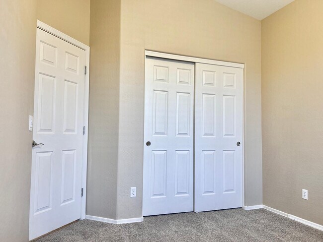 Building Photo - 6660 E Roland St