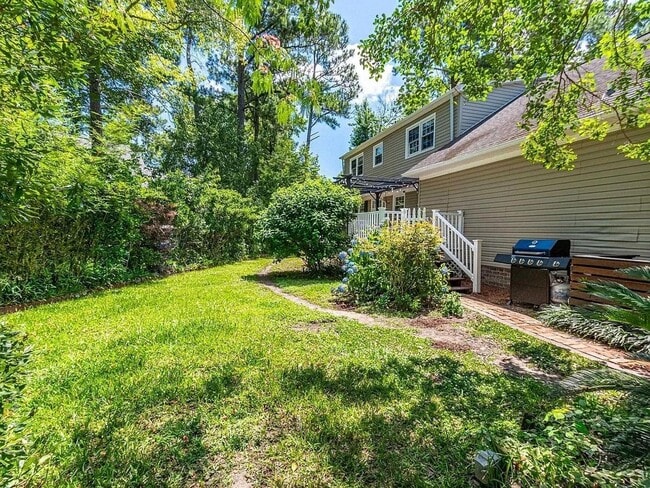 Building Photo - 379 Red Fox Rd