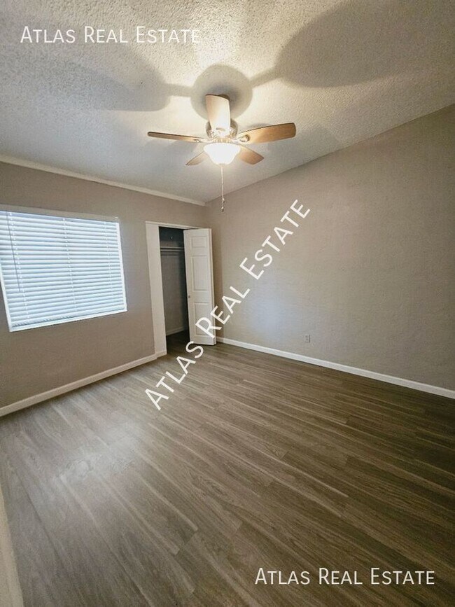 Building Photo - 7015 E Wilshire Dr