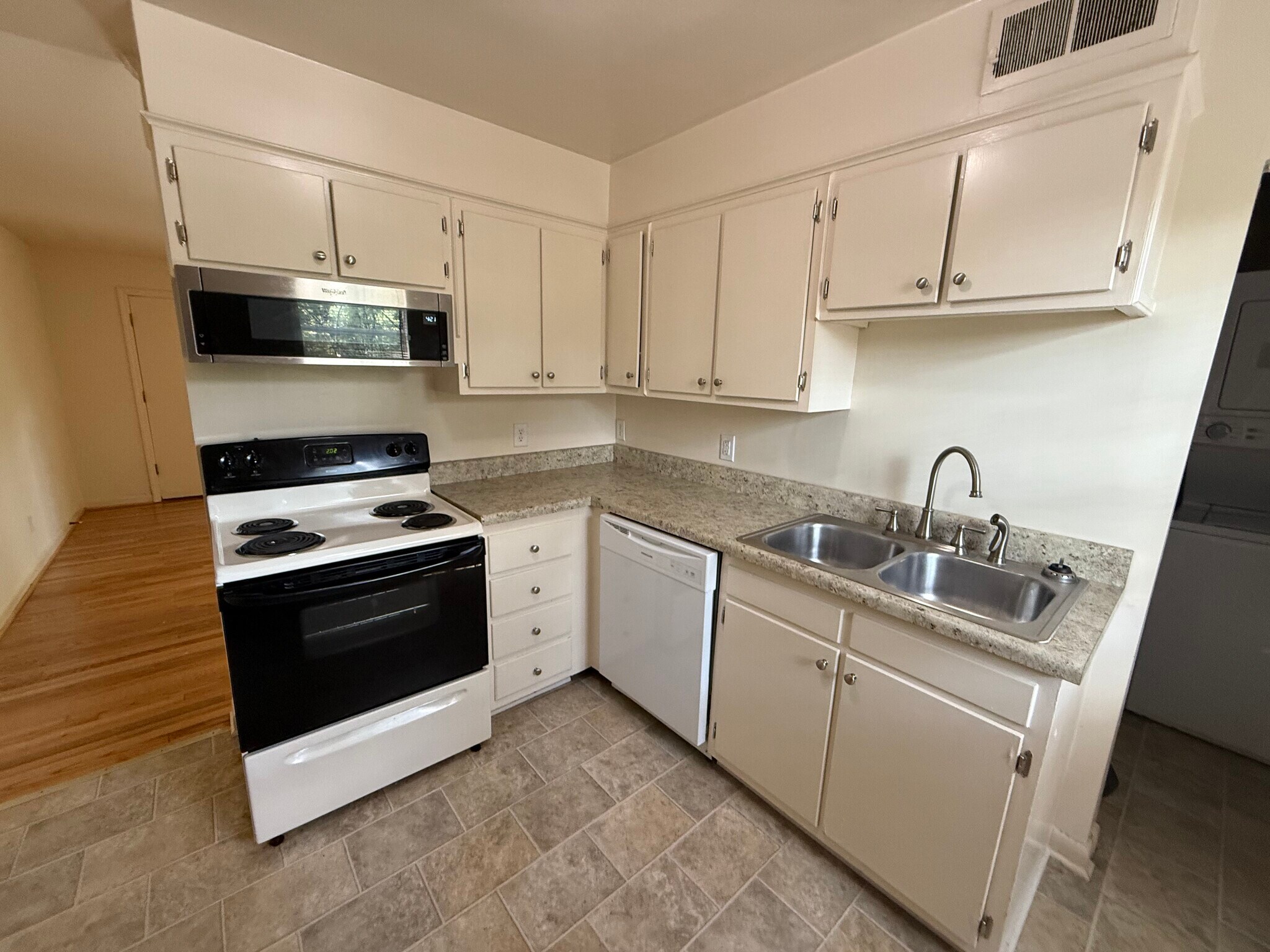 Building Photo - 425 S Church St