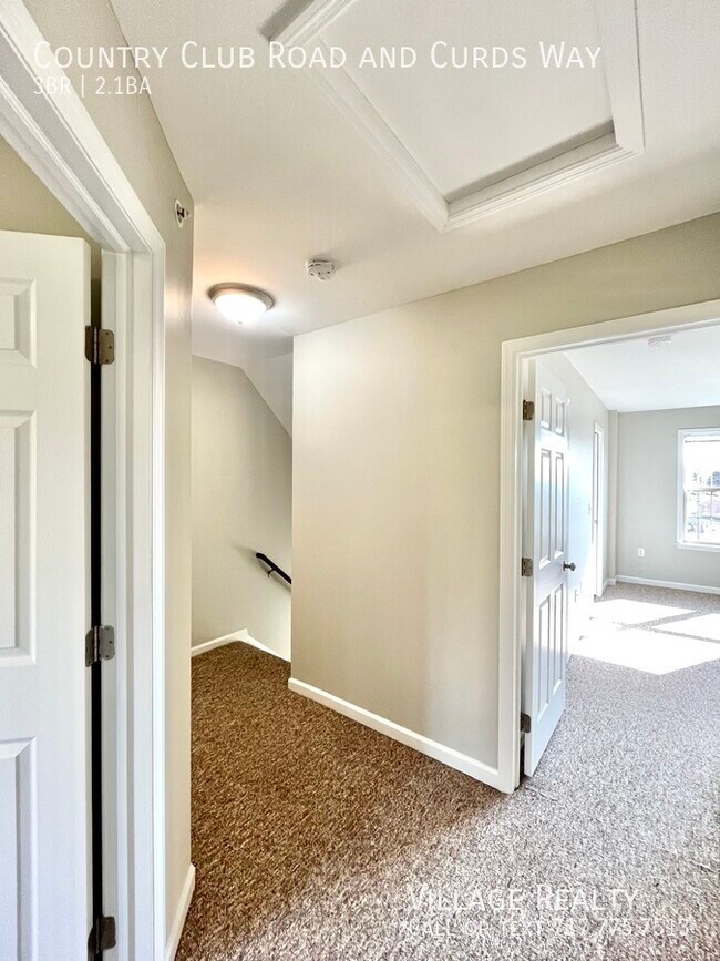 Building Photo - 705 Country Club Rd