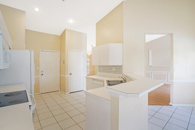 Building Photo - 10567 Paso Fino Dr