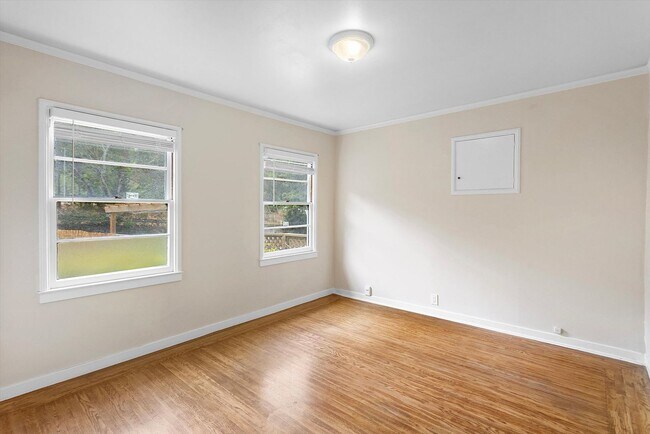 Building Photo - 6172 Moraga Ave