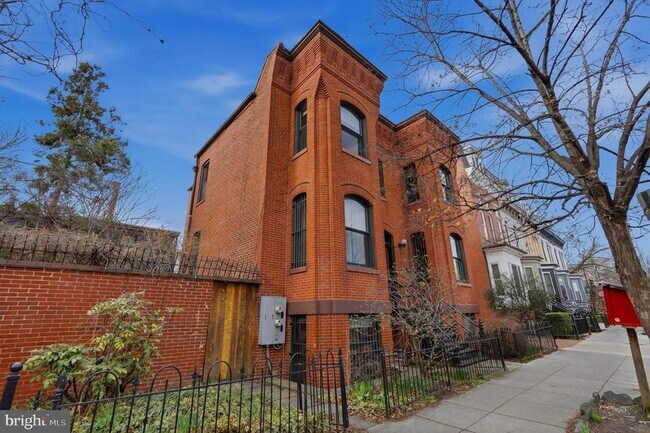 Building Photo - 1002 N St NW