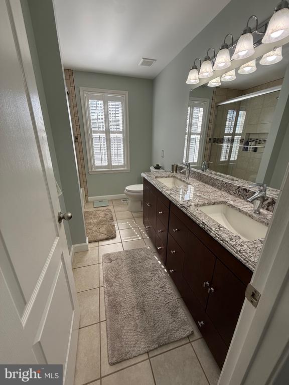 Building Photo - 8002 Middlebury Dr