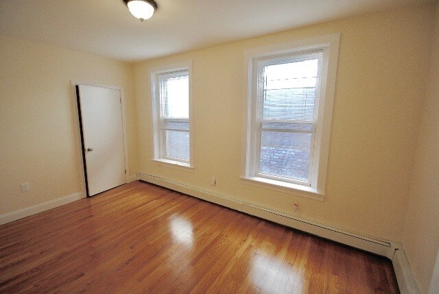 Building Photo - 342 Meridian St
