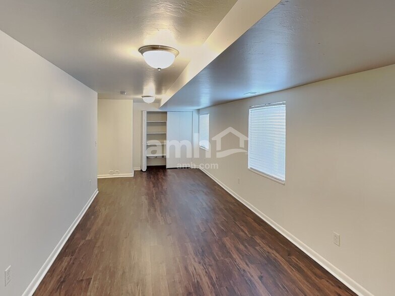 Building Photo - 1666 W 9685 S