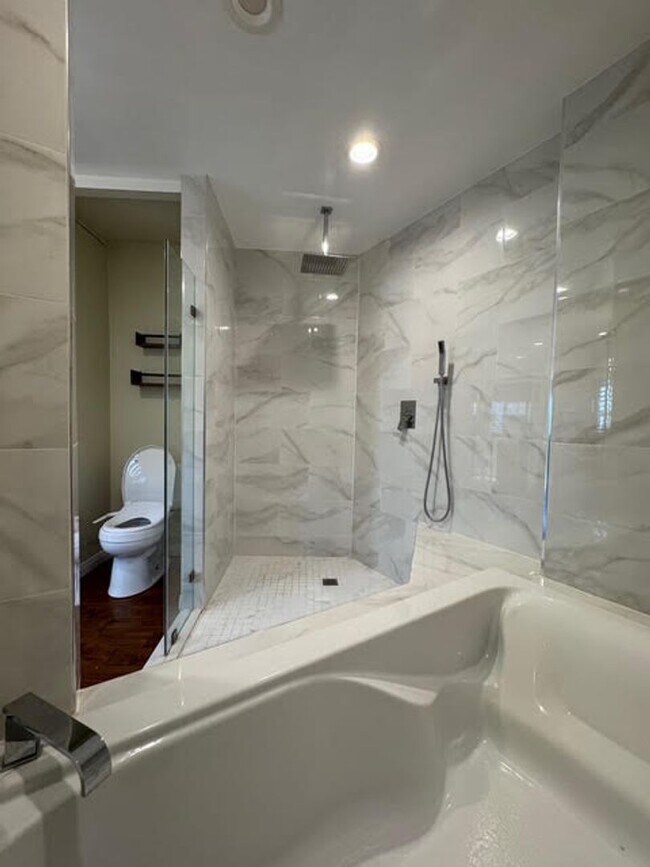 Building Photo - 714 Oceanview Dr