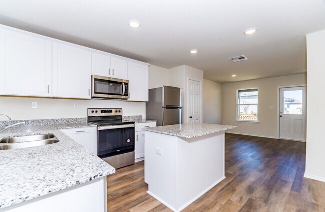 Building Photo - 5911 Rolling Gln