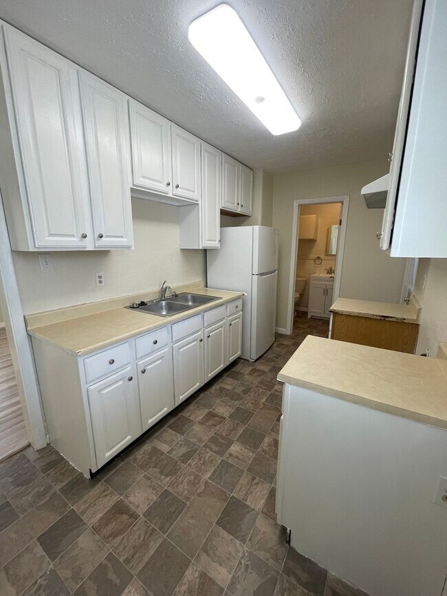 Building Photo - Swope - 407-409