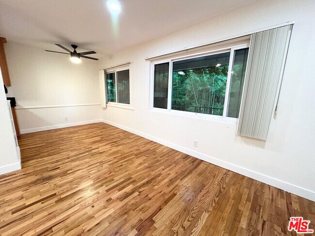 Building Photo - 1146 N Formosa Ave