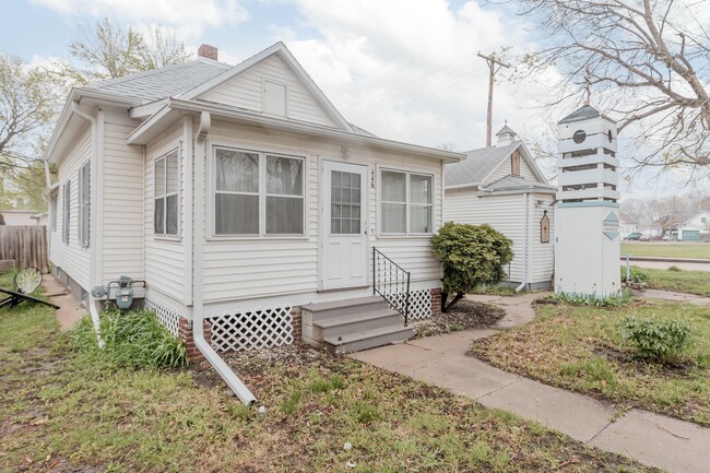 Primary Photo - 446 E St