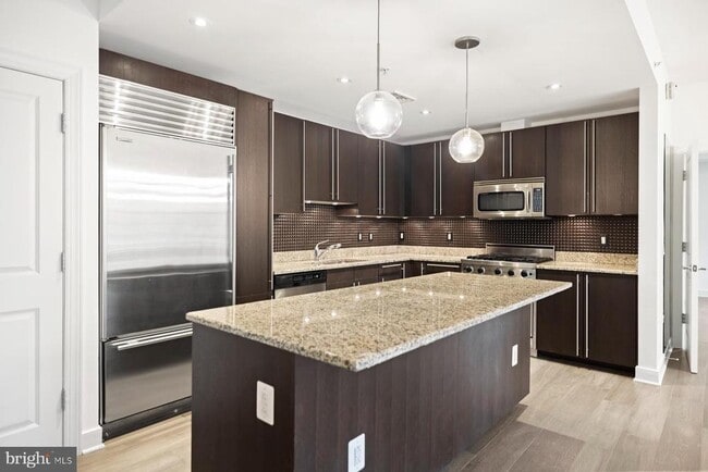 Building Photo - 2425 L St NW