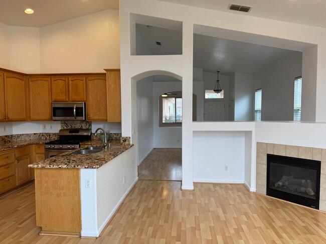 Building Photo - Great 3 Bedroom, 2 Bathroom, 1615 sqft. Ra...