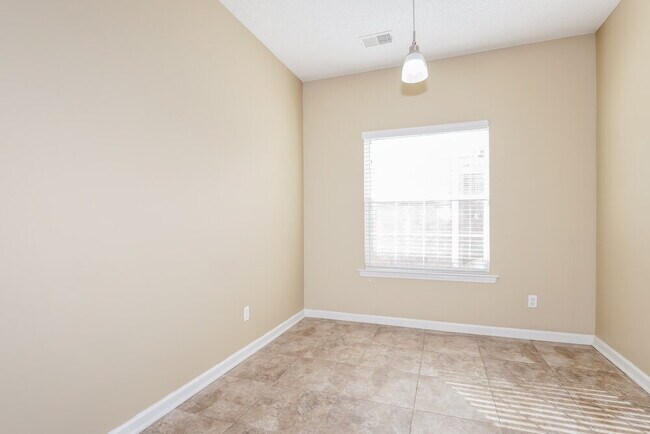 Building Photo - 1498 Lawson Dr