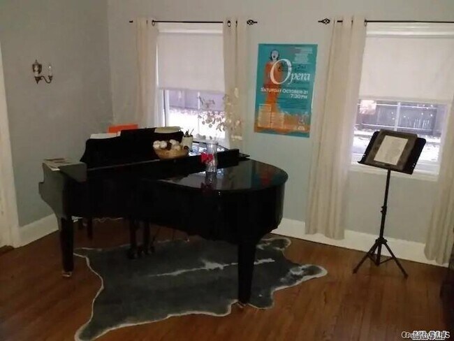 Building Photo - 47 Monroe St