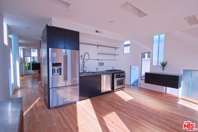 Building Photo - 116 Pacific Ave