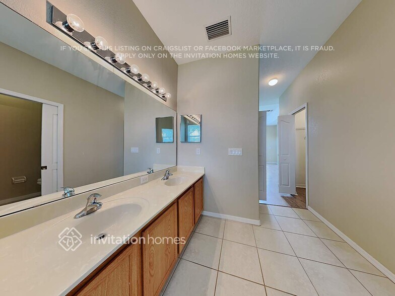 Building Photo - 1231 Running Oak Ln