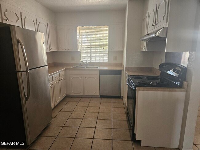 Building Photo - 6832 Escondido Dr