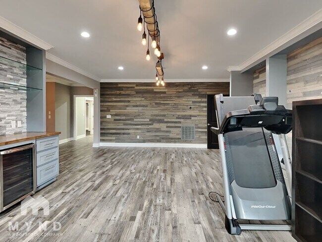 Building Photo - 2995 Manorview Ln