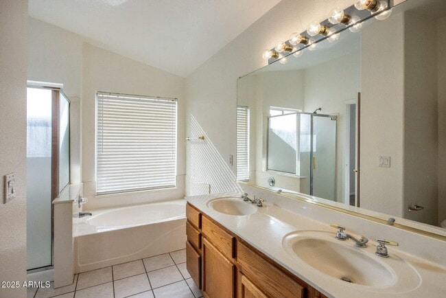 Building Photo - AVAILABLE NOW IN GREAT AVONDALE LOCATION!!!