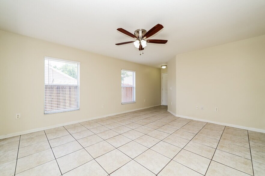 Building Photo - 11805 Prickly Pear Way