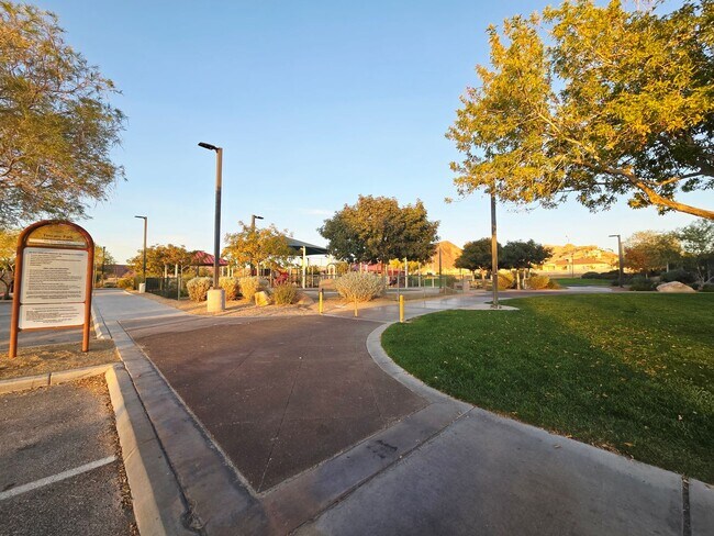 Building Photo - BEAUTIFUL 3BD/2BA WITH MANY UPGRADES!