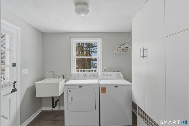 Building Photo - 35 W Ridge Dr